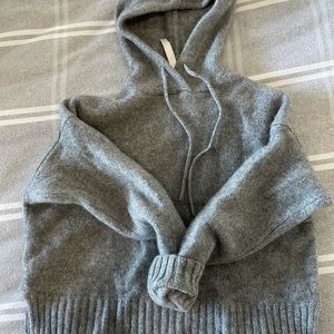 Grey Babaton crop pullover